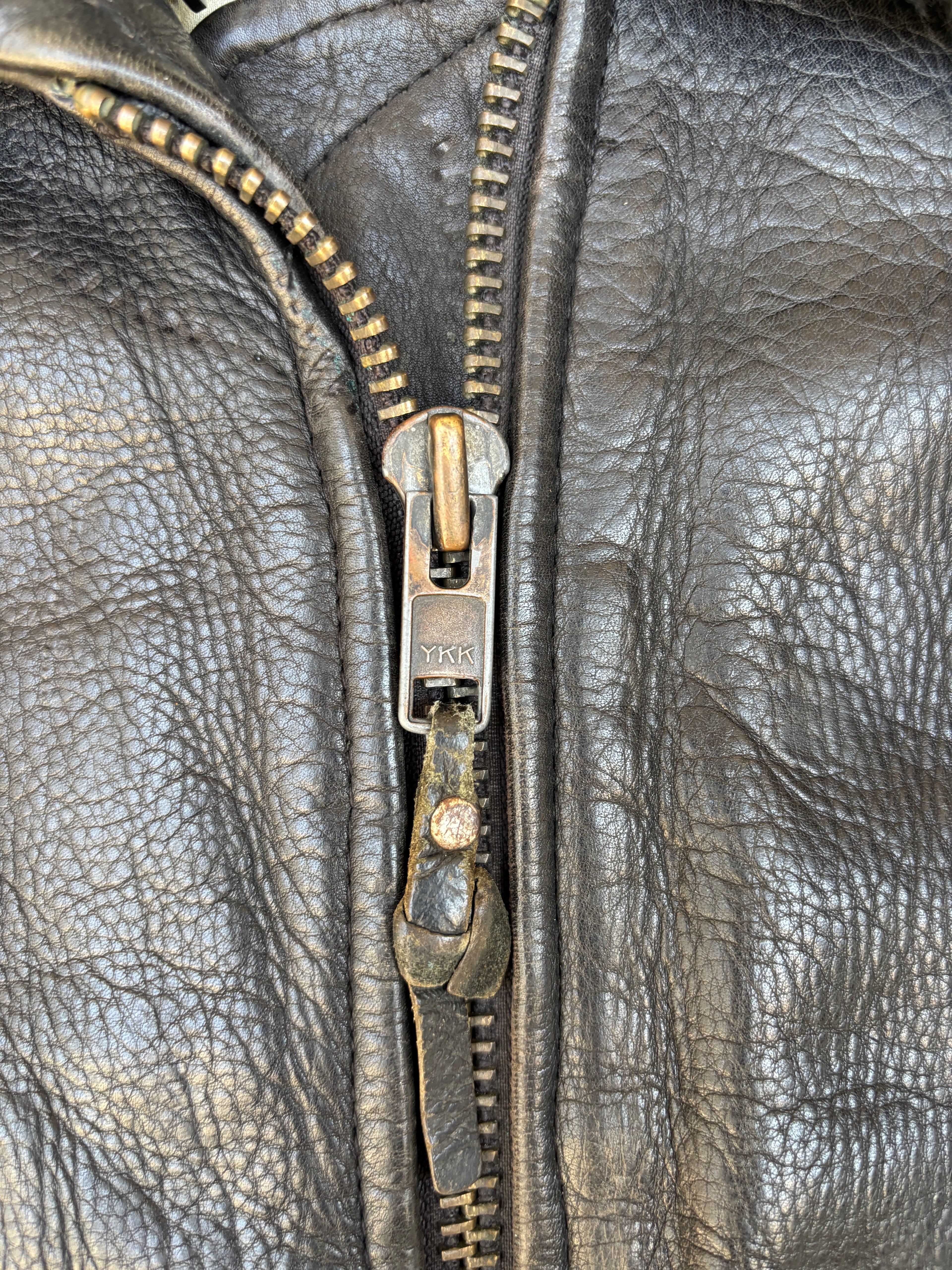 Giacca in Pelle Redskins – Modello Flight Jacket Nera con Colletto in Pelliccia Vintage (L)