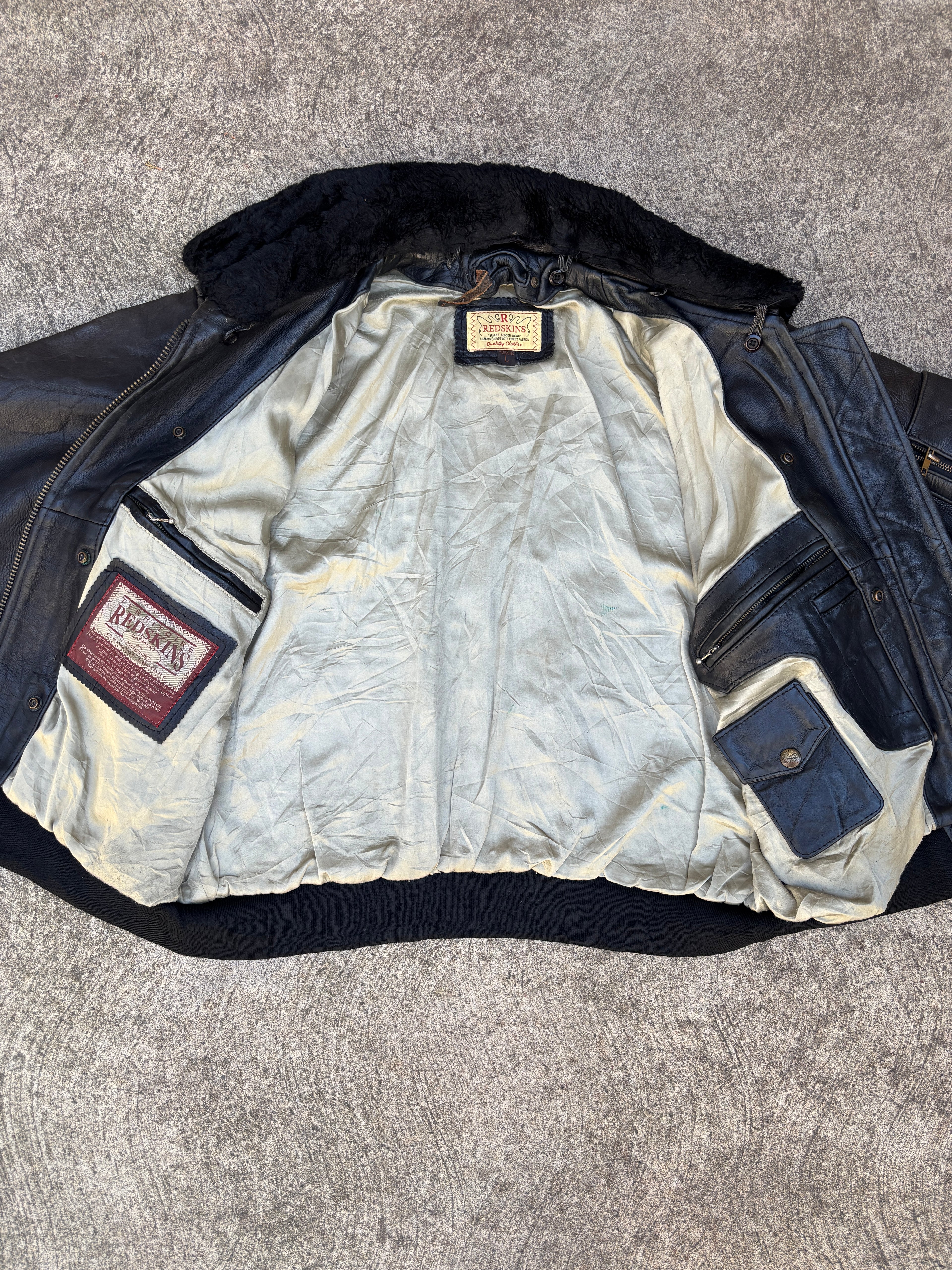 Giacca in Pelle Redskins – Modello Flight Jacket Nera con Colletto in Pelliccia Vintage (L)